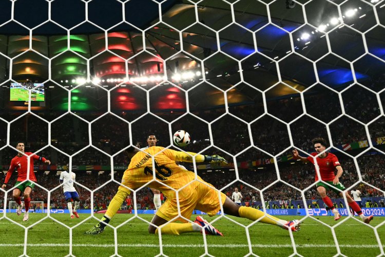 Franţa, calificată în semifinale, după o victorie la penalty-uri cu Portugalia